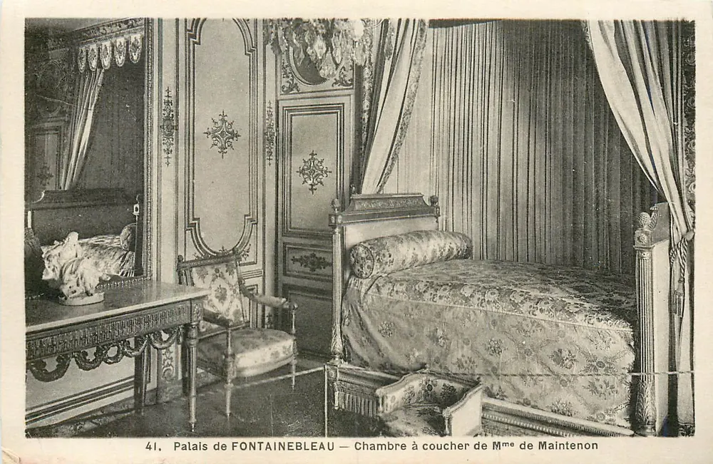 Schloss FONTAINEBLEAU — Schlafzimmer von Madame de Maintenon - Vorderseite